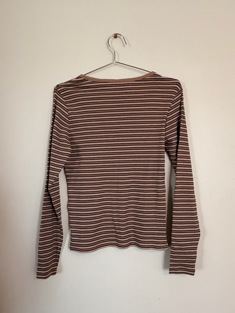 Levi's Women's Hayes Long-Sleeve Tee - Picture 5 of 5